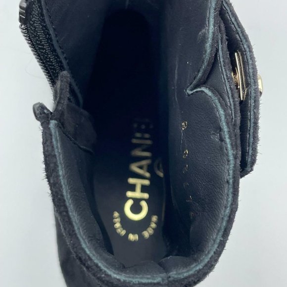 CHANEL 20K Suede Cap Toe Quilted CC Turnlock Flat Ankle Booties Boots - Picture 13 of 15